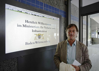 Besucherinformationssystem mit eingebauter Löschanlage